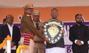 गृह मंत्री ताम्रध्वज साहू ने गणतंत्र दिवस समारोह में विजेताओं को पुरस्कृत किया