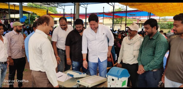 ईव्हीएम, वीवीपीएटी के जानकारी एवं मॉक पोल का प्रदर्शन कलेक्टर ने आमजनों से चुनावी प्रक्रिया की जानकारी लेने की अपील