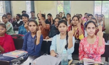 नवीन मतदाताओं हेतु जिले में मतदाता जागरूकता कार्यक्रम