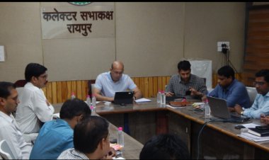 कलेक्टर ने टीएल के मुद्दों  और जनचौपाल में आए आवेदनों की समीक्षा कर कार्रवाई के दिए निर्देश