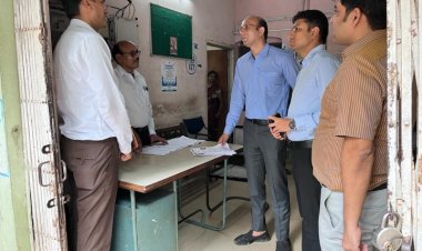 शहर के कई मतदान केंद्रों तक पहुंचे कलेक्टर-एसएसपी   पानी, विद्युत व्यवस्था, रैम्प, शौचालय आदि की देखी व्यवस्था