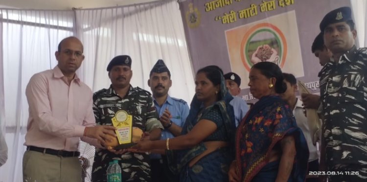 मेरी माटी मेरा देश कार्यक्रम में हुए शामिल कलेेक्टर शहीदों सैनिकों को किया गया सम्मानित