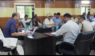 कलेक्टर ने सेक्टर अधिकारियों को दिए आवश्यक सुक्षाव एवं निर्देश