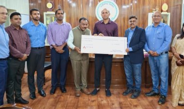 कलेक्टर डॉ भुरे को अडानी फाउंडेशन ने स्वामी आत्मानंद स्कूल खरोरा के भवन निर्माण के लिए एक करोड़ 70 लाख रूपये की राशि प्रदान की   सीएसआर के तहत दी गई राशि