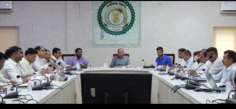 कलेक्टर ने ली समय सीमा की बैठक नागरिकों की समस्याओं को संवेदनशीलता से सुने और यथासंभव समाधान करने का प्रयास करें: डॉ भुरे