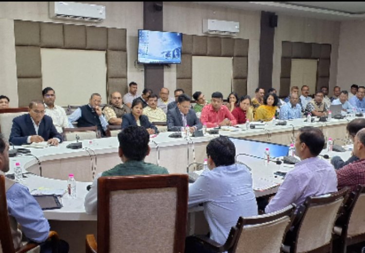 अब फिर से प्रति सोमवार लगेगा कलेक्टर जनचौपाल कलेक्टर ने ली समय-सीमा की बैठक, जन समस्याओं के निराकरण करने के दिए निर्देश