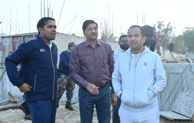 कलेक्टर डॉ. गौरव कुमार सिंह ने महाराजबंध तालाब में बन रहे एस.टी.पी. का किया निरीक्षण तय समय में प्रोजेक्ट पूर्ण करने दिए निर्देश