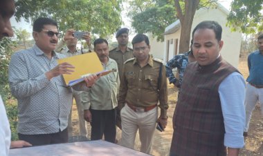 कलेक्टर ने किया पटाखा फैक्ट्री का किया निरीक्षण   सुरक्षा के उपाय मजबूत करने और माॅकड्रिल करने के दिए निर्देश