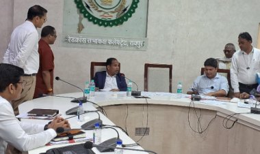 जनचौपाल में नागरिकों ने कलेक्टर को बताई अपनी समस्याएं