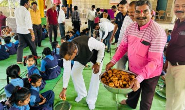 कल मुख्यमंत्री का जन्मदिन, आज विधायक मोतीलाल साहू ने  बच्चों को दिया न्योता भोज
