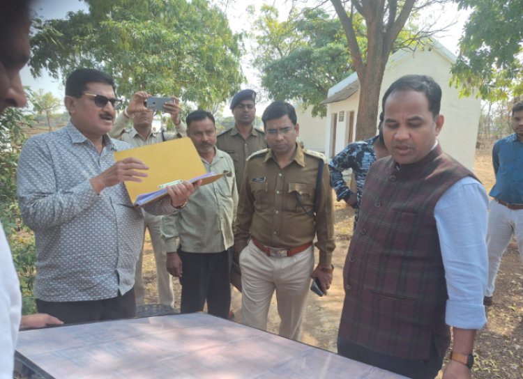 कलेक्टर ने किया पटाखा फैक्ट्री का किया निरीक्षण सुरक्षा के उपाय मजबूत करने और माॅकड्रिल करने के दिए निर्देश