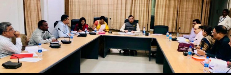अधुरे निर्माण कार्यों को 31 मार्च तक पूरा कराएं-डॉ अलंग संभागायुक्त ने की मध्य क्षेत्र आदिवासी विकास प्राधिकरण के निर्माण कार्यों की समीक्षा