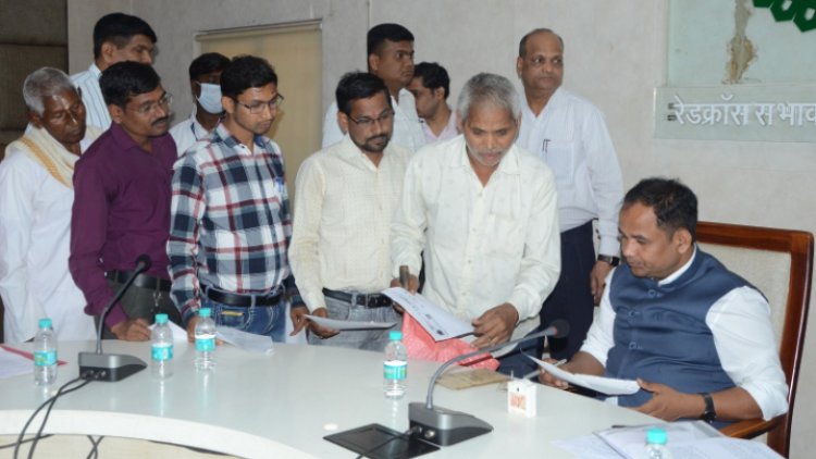 कलेक्टर डाॅ गौरव सिंह ने लगाया जनचौपाल प्राप्त हुए कुल 108 आवेदन