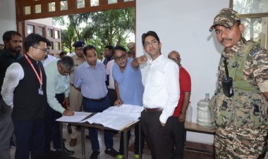 प्रेक्षकों ने किया स्ट्रांग रूम का निरीक्षण, दिए आवश्यक निर्देश