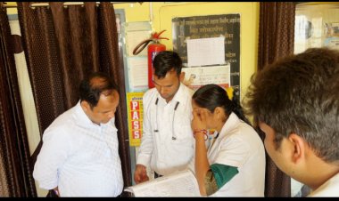 कलेक्टर डॉ. गौरव कुमार सिंह ने आज स्मार्ट शासकीय उप स्वास्थ्य केंद्र अड़सेना एवं प्राथमिक स्वास्थ्य केंद्र बंगोली का निरीक्षण किया