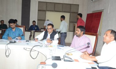 कलेक्टर डॉ. गौरव सिंह ने डीएलसीसी की बैठक ली   सभी बैंक शासकीय योजनाओं के लक्ष्य 31 दिसंबर के भीतर पूर्ण करें: डॉ गौरव सिंह