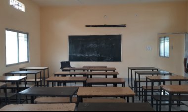 जीर्णोधार के बाद स्कूल को मिला लाईब्रेरी-इंडोर गेम के लिए हॉल   पहले थे सिर्फ तीन कक्ष अब हो गए दस, अलग-अलग सेक्शनों में बैठकर हो रही पढ़ाई