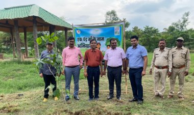 जंगल सफारी नया रायपुर में पीसीसीफ वन्यप्राणी ने  एक पेड़ माँ के नाम अभियान  अंतर्गत  किया पौधारोपण