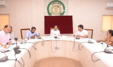 कलेक्टर डाॅ. गौरव सिंह ने ली समय-सीमा की बैठक   चौक-चौराहों के भिक्षुकों को रेसक्यू करने चलेगा अभियान