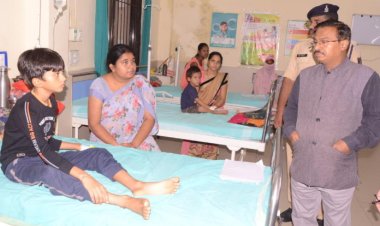 संभागायुक्त श्री कावरे ने किया जिला अस्पताल का औचक निरीक्षण   डॉक्टरों को निर्धारित समय पर उपस्थित रहकर ईलाज करने के दिए निर्देश