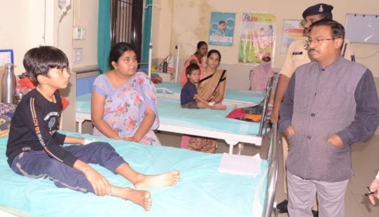 संभागायुक्त श्री कावरे ने किया जिला अस्पताल का औचक निरीक्षण डॉक्टरों को निर्धारित समय पर उपस्थित रहकर ईलाज करने के दिए निर्देश