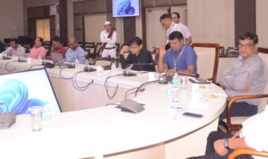 जिला निर्वाचन अधिकारी डाॅ. गौरव सिंह की उपस्थिति में राजनैतिक दलों के समक्ष हुआ ईवीएम एवं वीवी पैट का रेण्डमाईजेशन