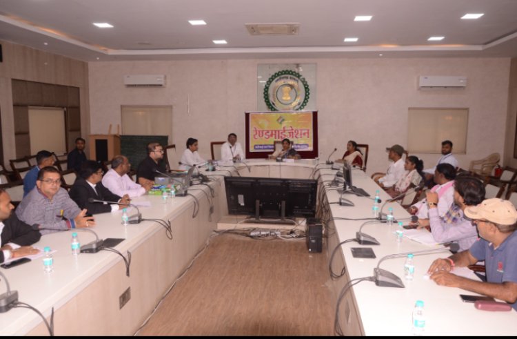 रायपुर दक्षिण विधानसभा उपनिर्वाचन 2024 सामान्य प्रेक्षक श्रीमती जी. रेखा रानी के समक्ष ईवीएम एवं वीवी पैट का हुआ द्वितीय रेण्डमाईजेशन