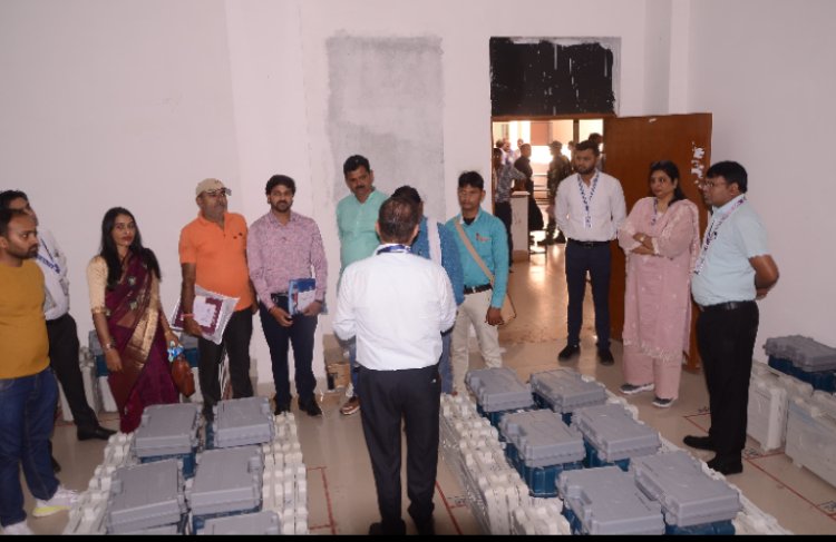 रायपुर दक्षिण विधानसभा उप निर्वाचन 2024 सामान्य प्रेक्षक श्रीमती जी. रेखा रानी ने किया स्ट्रांग रूम का निरीक्षण