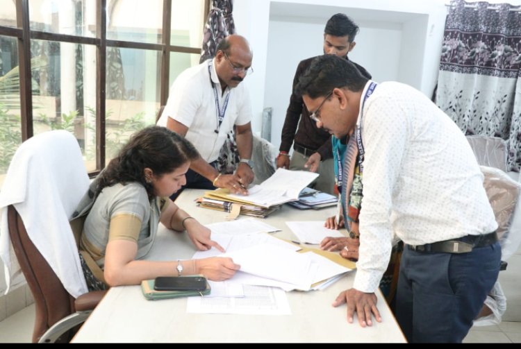 व्यय प्रेक्षक श्रीमती कनुप्रिया दमोर ने प्रत्याशियों के खर्चे का किया निरीक्षण