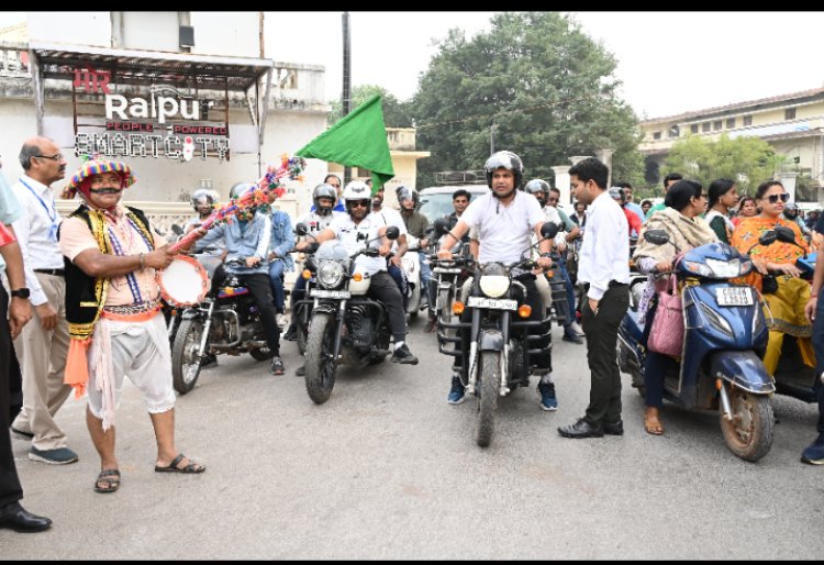 मतदाताओं को जागरूक करने के लिए जिला निर्वाचन अधिकारी एवं कलेक्टर डॉ. गौरव सिंह के नेतृत्व में हुई बाईक रैली