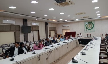 लाइट, माइक, वाहनों समेत प्रचार सामग्री के व्यय मानक दर निर्धारित   उप जिला निर्वाचन अधिकारी ने ली राजनैतिक दलों और प्रतिनिधियों की बैठक