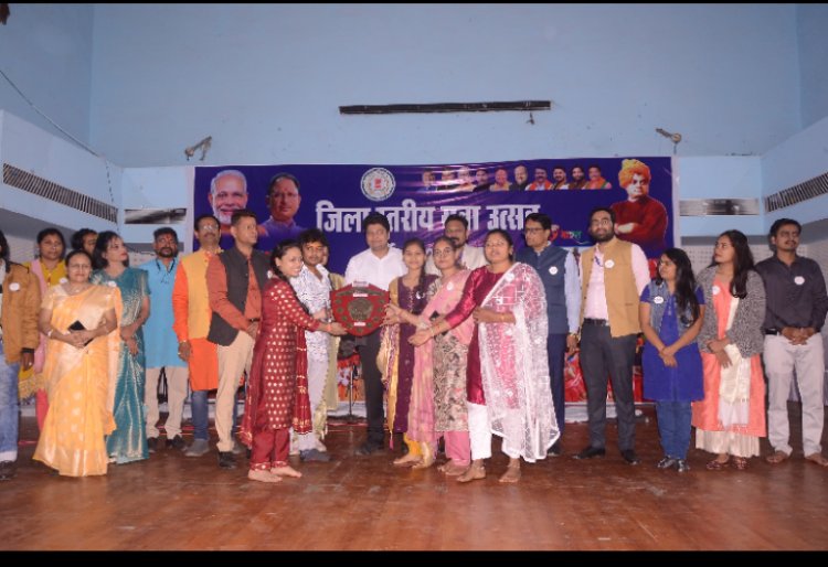 छत्तीसगढ़ युवा उत्सव के प्रतिभागियों को किया गया पुरस्कृत