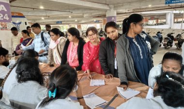 कलेक्टोरेट परिसर में स्वास्थ्य शिविर का हुआ आयोजन   कलेक्टर डाॅ. गौरव सिंह ने कराया स्वास्थ्य परीक्षण