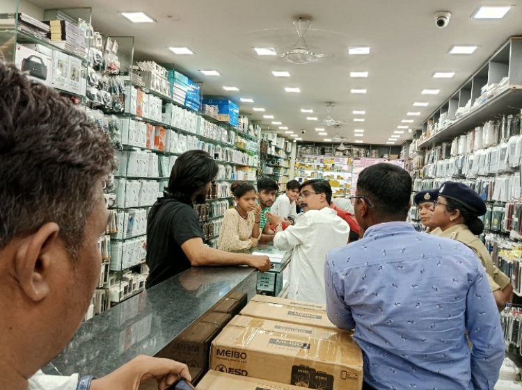 बाल श्रम के खिलाफ रवि भवन में बड़ी कार्रवाई महिला एवं बाल विकास विभाग और एसोसिएशन फॉर वॉलंटरी एक्शन की टीम ने मारा छापा