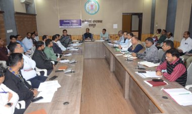 प्रधानमंत्री जी की इस महत्वाकांक्षी योजना के क्रियान्वयन में किसी भी स्तर पर लापरवाही स्वीकार नहीं की जाएगी, पात्र हितग्राहियों को जल्द मिले लाभ- कलेक्टर