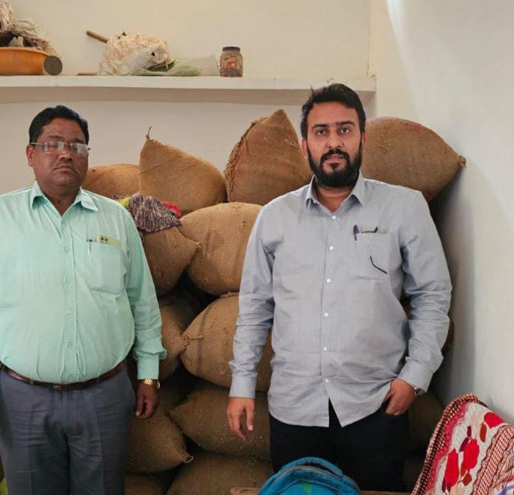 दो संस्थानों से 1 लाख से ज्यादा का अवैध धान जब्त
