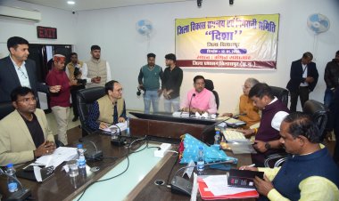 धरातल पर दिखे योजनाओं का लाभ, सरकारी योजनाओं के क्रियान्वयन में लापरवाही बर्दाश्त नहीं : श्री तोखन साहू 