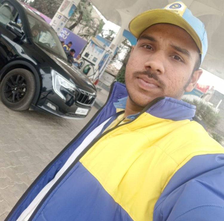 दिव्यांग युवा बन रहे आत्मनिर्भर : श्री उज्जवल सिंह को पेट्रोल पंप में मिला रोजगार