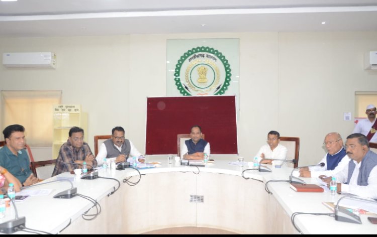 कलेक्टर डॉ. गौरव सिंह की अध्यक्षता में हुई छात्रों के मानसिक स्वास्थ्य संरक्षण के लिए जिला स्तरीय निगरानी समिति की बैठक   