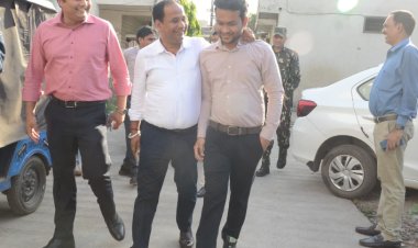 कलेक्टर, नगर निगम आयुक्त, जिला पंचायत सीईओ ने मिठाई खिलाकर दी शुभकामनाएं, किया सम्मान