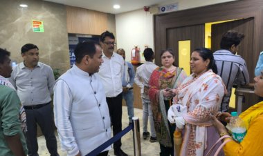 जनगणना की ड्यूटी निभाते हुए घायल हुईं शिक्षिका, अस्पताल पहुंचकर कलेक्टर ने बढ़ाया हौसला