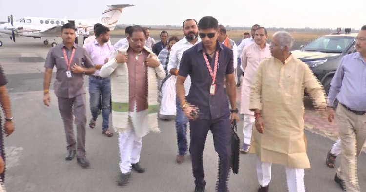 चकरभाठा एयरपोर्ट पर मुख्यमंत्री का आत्मीय स्वागत