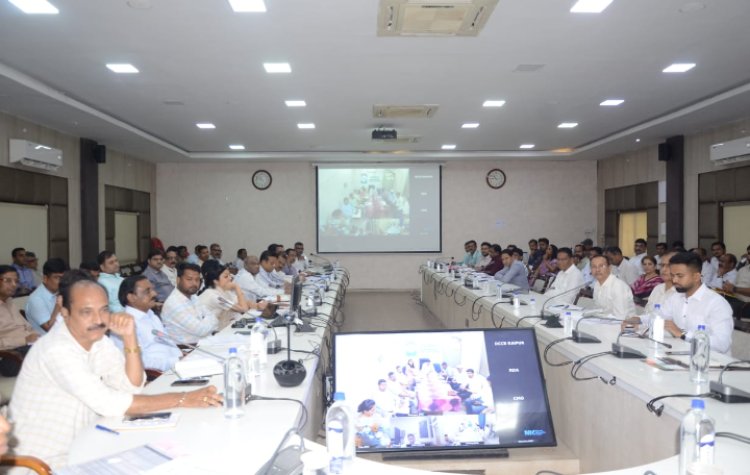 नैनो डीएपी व यूरिया के उपयोग के लिए अभियान चलायें, किसानों को करें प्रोत्साहित - कलेक्टर डॉ. गौरव सिंह