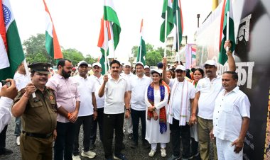 केंद्रीय राज्य मंत्री श्री तोखन साहू सहित जनप्रतिनिधियों, अधिकारियों, विद्यार्थियों और नागरिकों ने लगाई स्वतंत्रता दौड़