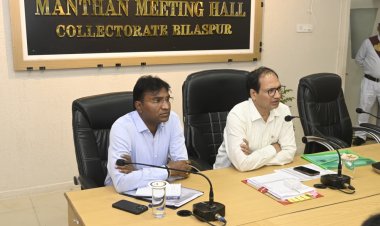 कलेक्टर संजय अग्रवाल ने ली टीएल बैठक,फ्लैगशिप योजनाओं की समीक्षा