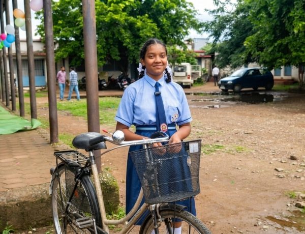 सफलता की कहानी सरस्वती साइकिल योजना से हंसिका के लिए शिक्षा की राह हुई आसान