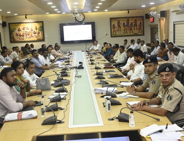 सड़क सुरक्षा को लेकर कलेक्टर-एसएसपी सख्त  अतिक्रमण और यातायात नियमों के उल्लंघन पर होगी नियमित कार्रवाई