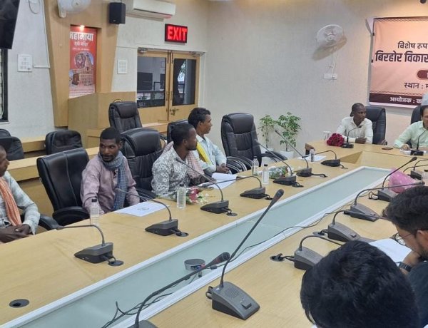 बिरहोर विकास प्रकोष्ठ की पहली बैठक, हर परिवार तक पहुंचे शासन की योजनाओं का लाभ : कलेक्टर