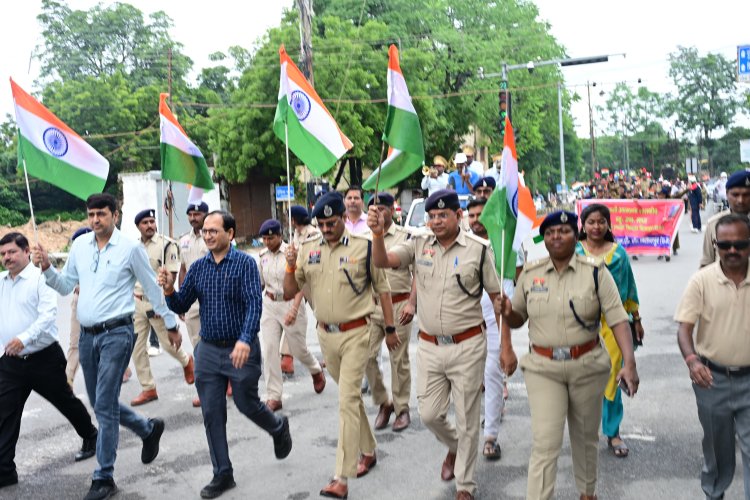 तिरंगे के रंग में रंगा बिलासपुर, पुलिस ग्राउंड से अग्रसेन चौक तक निकली भव्य तिरंगा रैली