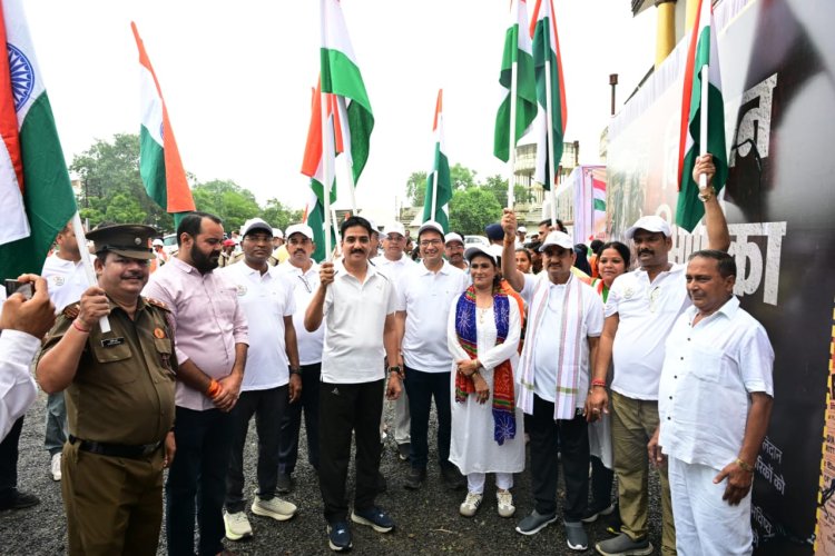 केंद्रीय राज्य मंत्री श्री तोखन साहू सहित जनप्रतिनिधियों, अधिकारियों, विद्यार्थियों और नागरिकों ने लगाई स्वतंत्रता दौड़
